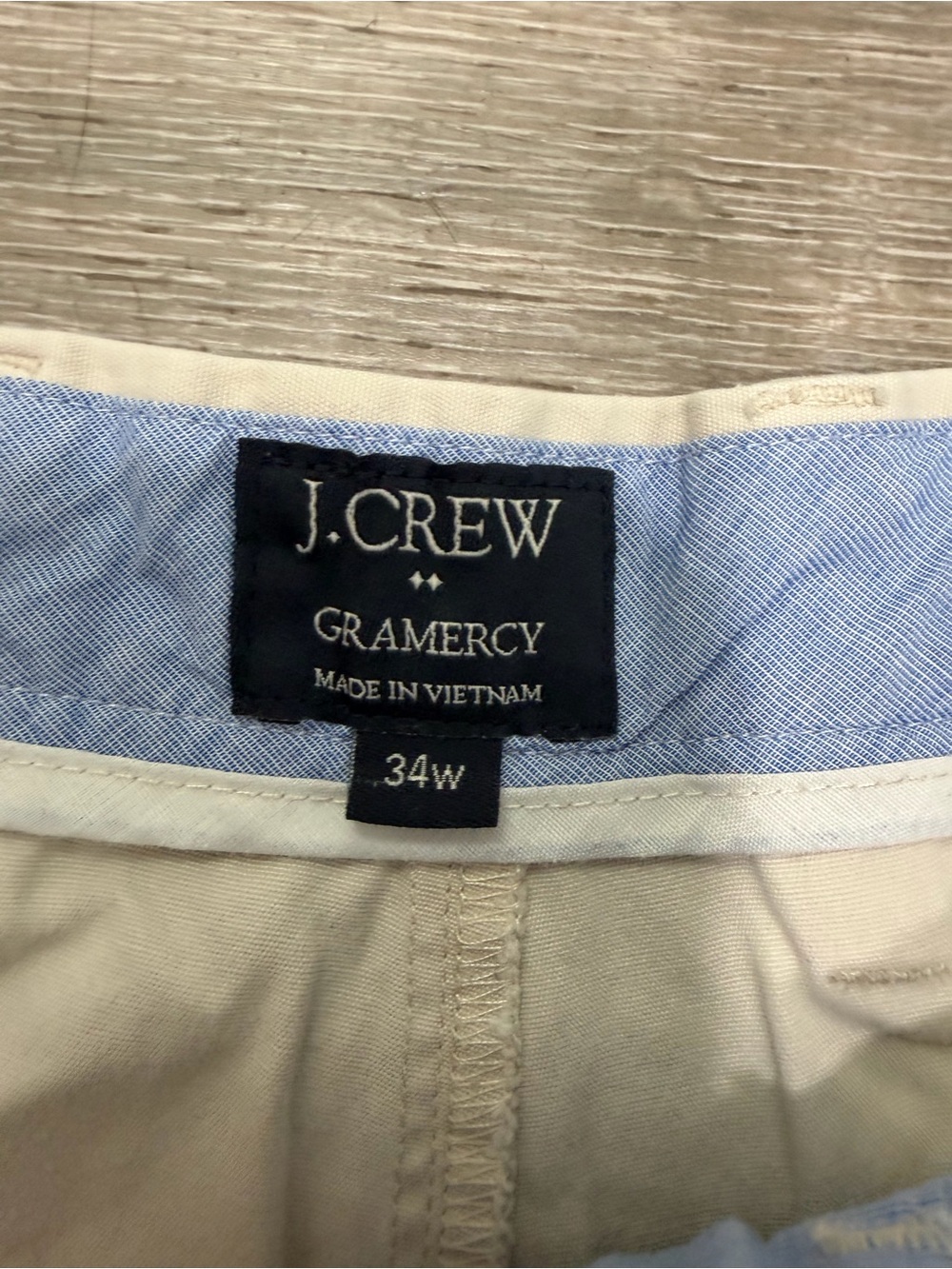 J. Crew Men's Flat Front Shorts in Khaki and Off-White - Picture 3 of 3